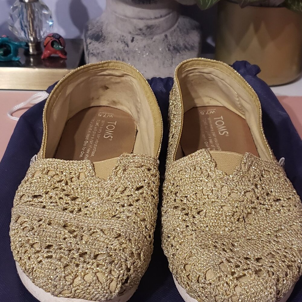 Toms Gold Crochet Metallic Women's Classics - Size 7.5